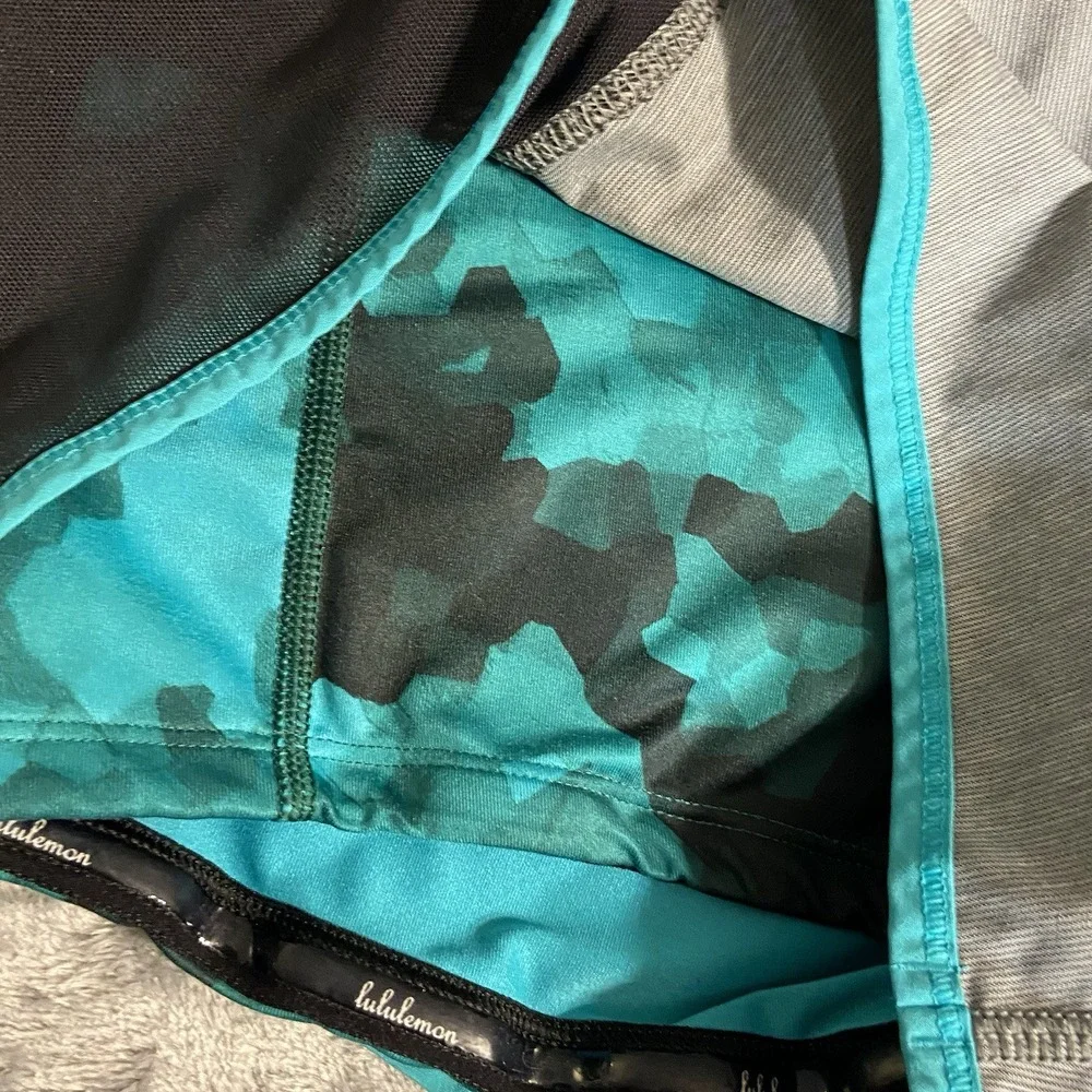 Lululemon Women Shortie Shorts Camo Lined Small 4‎